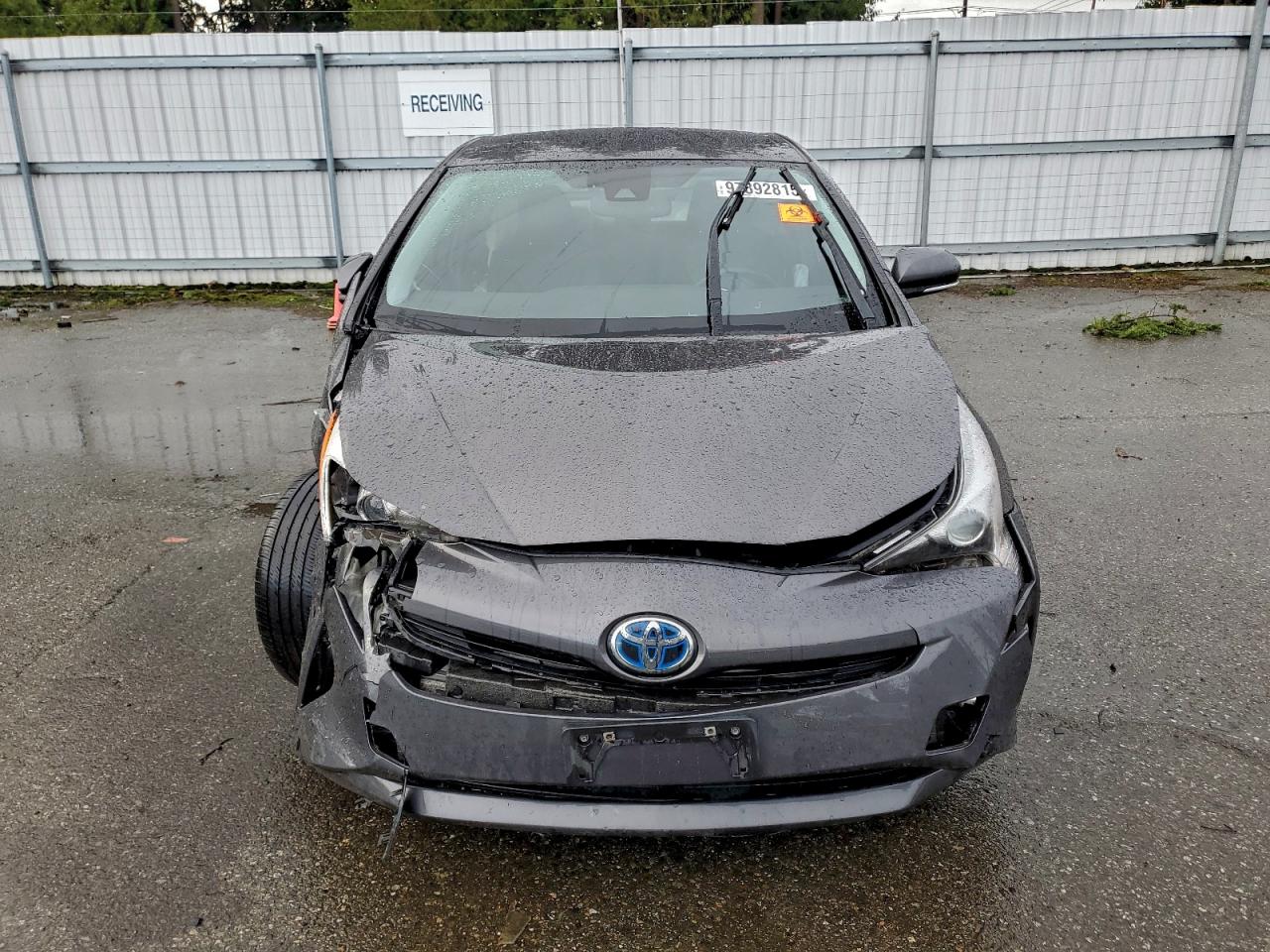 2016 TOYOTA PRIUS photo 9
