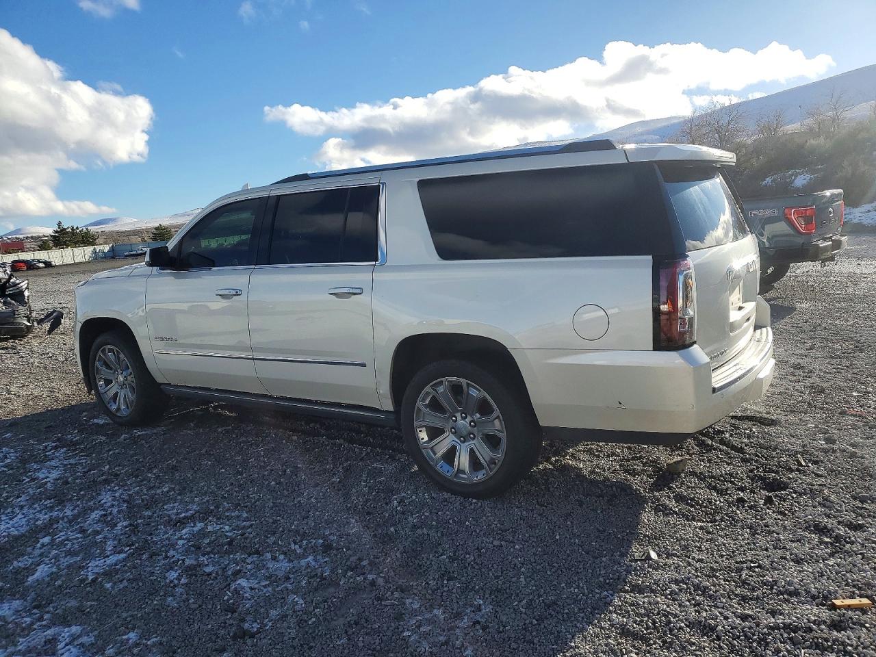 2015 GMC YUKON XL DENALI photo 3