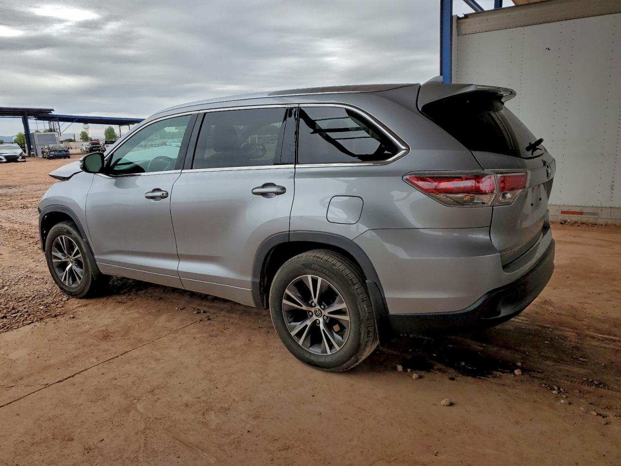 2016 TOYOTA HIGHLANDER XLE photo 3