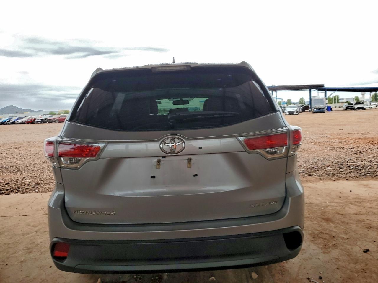 2016 TOYOTA HIGHLANDER XLE photo 11