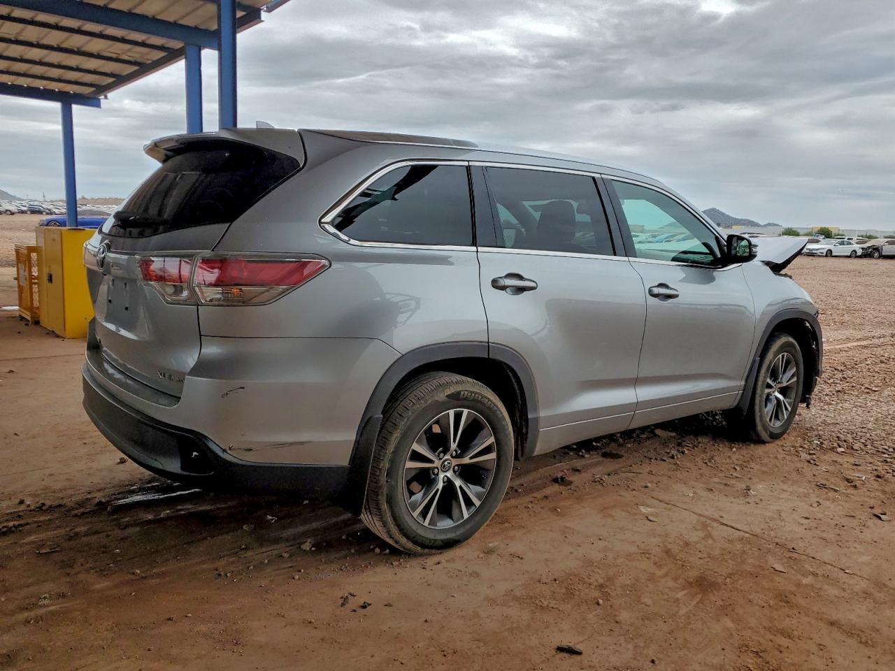 2016 TOYOTA HIGHLANDER XLE photo 5