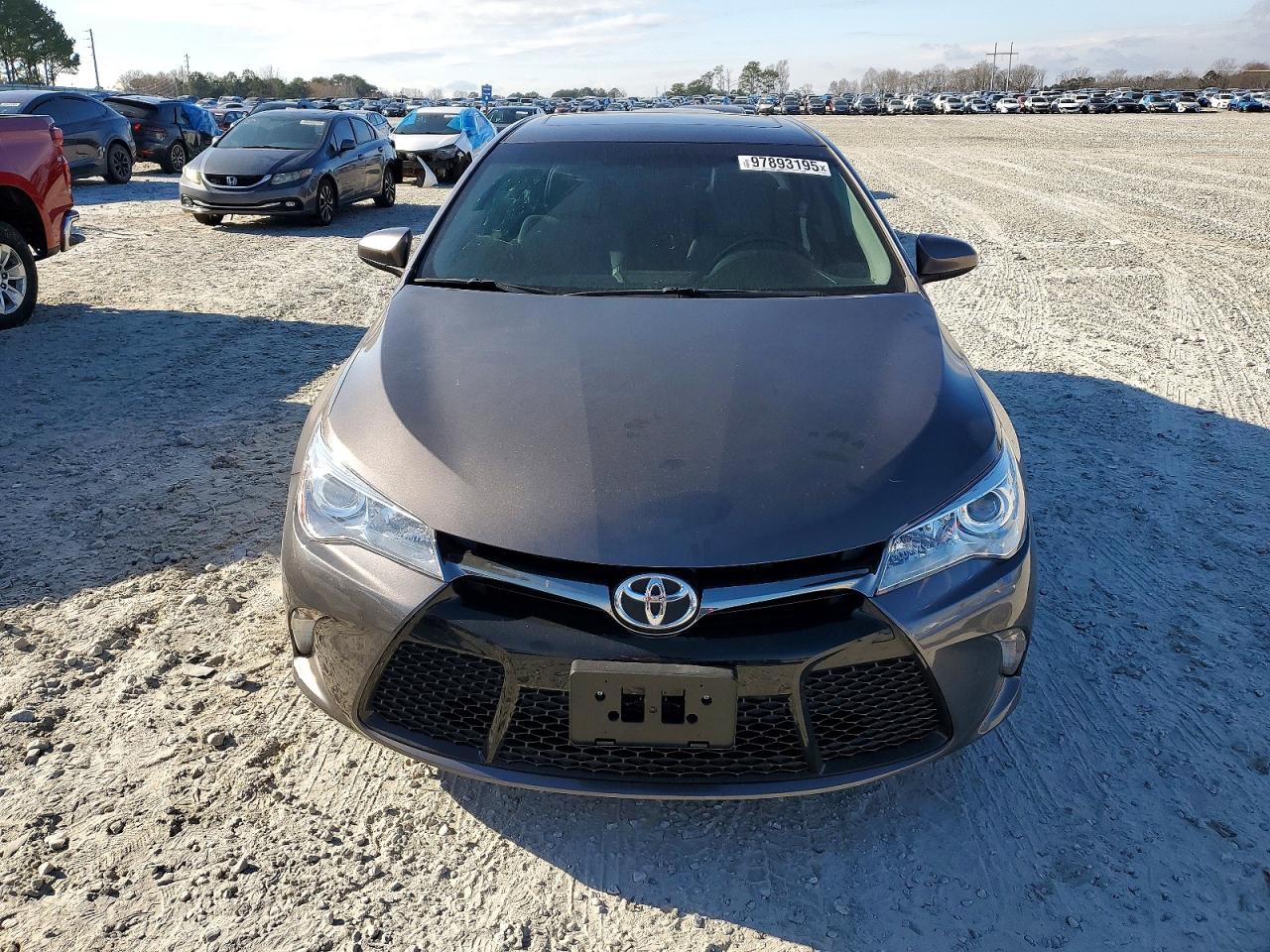 2015 TOYOTA CAMRY LE photo 5