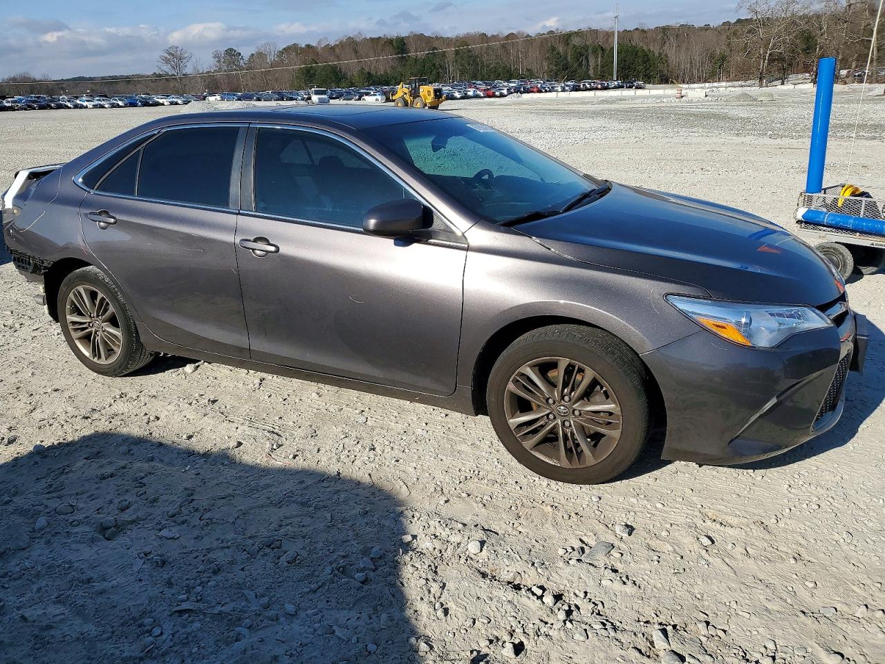 2015 TOYOTA CAMRY LE photo 4
