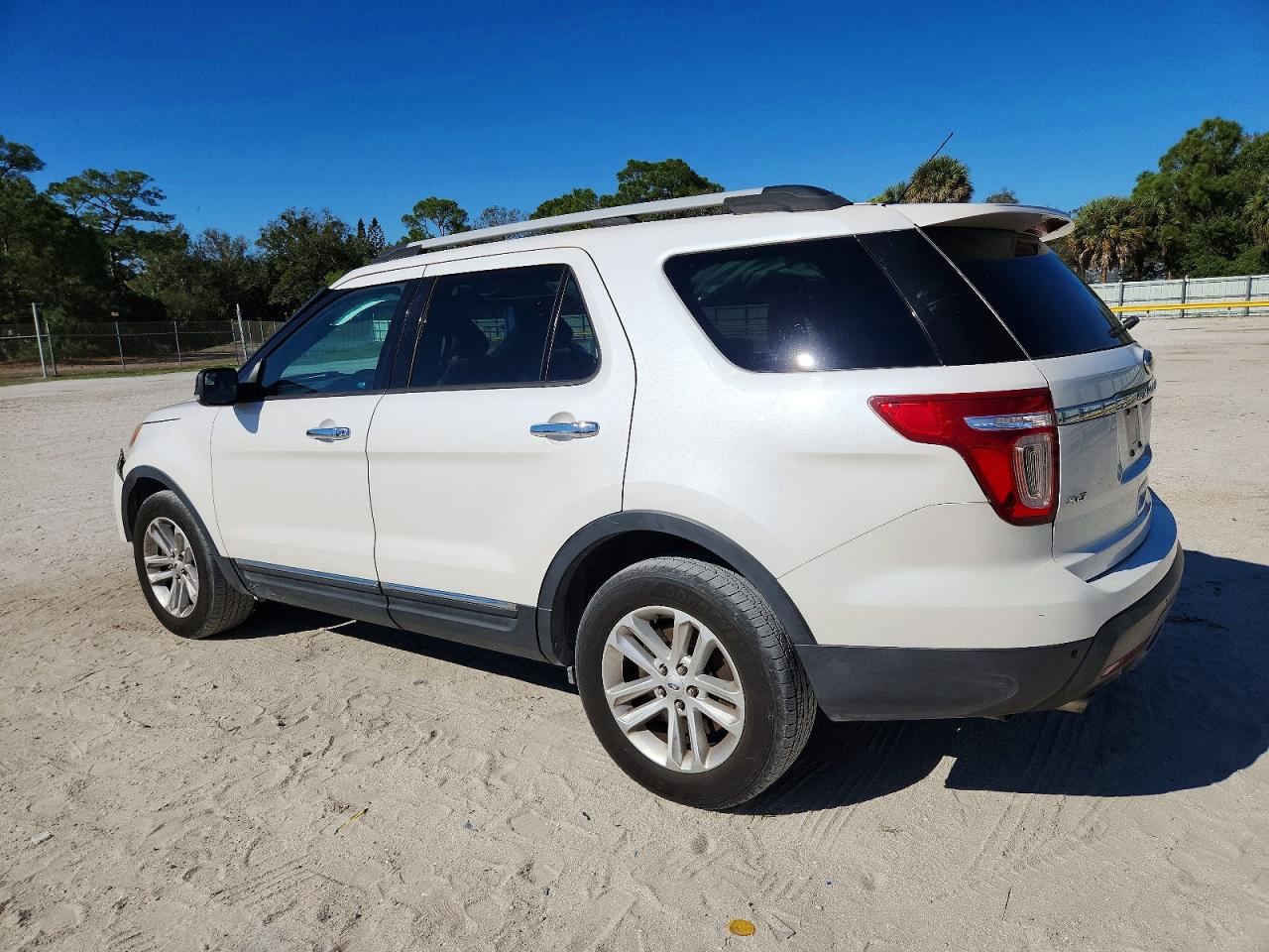 2014 FORD EXPLORER XLT photo 2