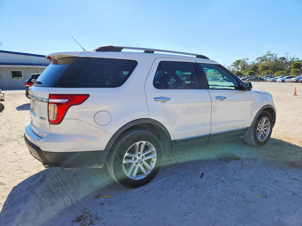 2014 FORD EXPLORER XLT photo 3