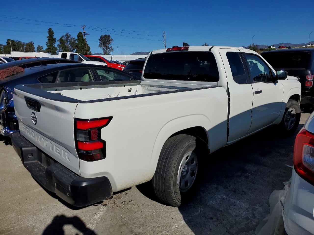 2024 NISSAN FRONTIER S photo 3