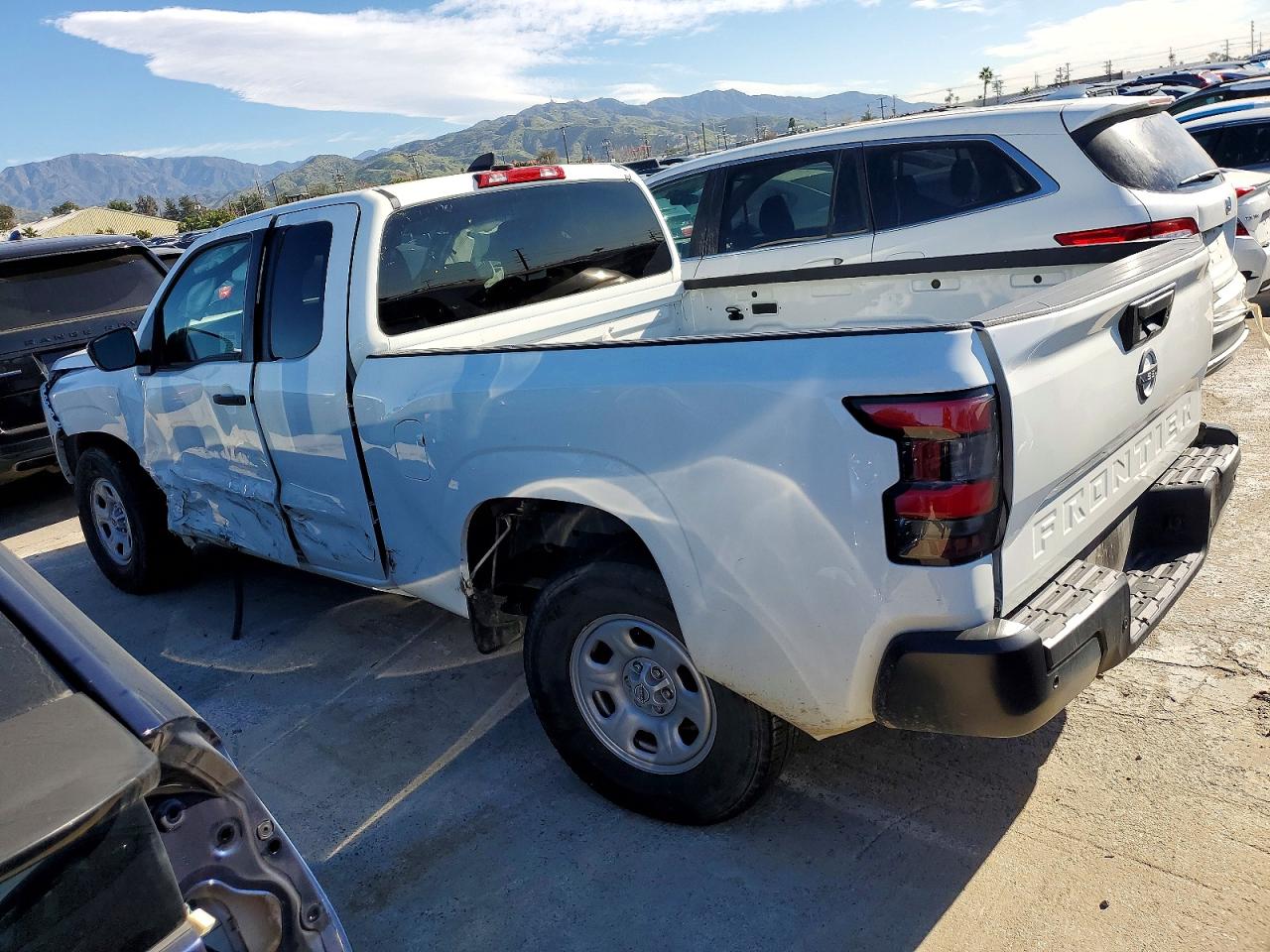2024 NISSAN FRONTIER S photo 2