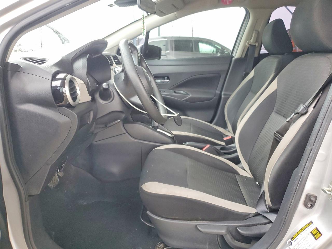 2021 NISSAN VERSA SV photo 19
