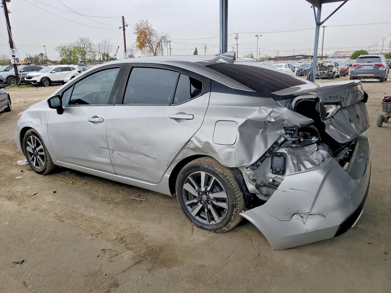 2021 NISSAN VERSA SV photo 4