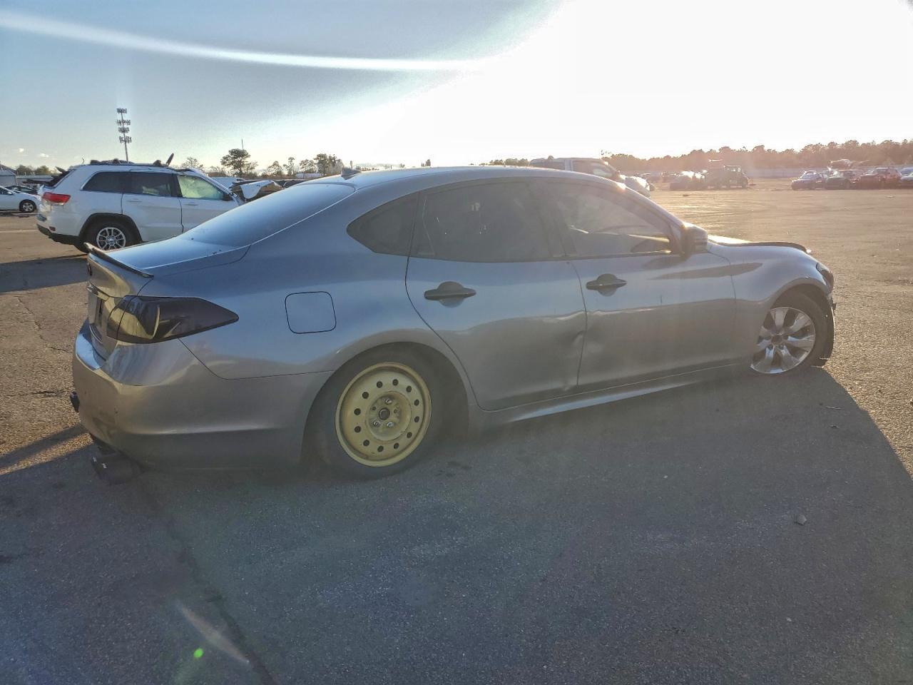 2013 INFINITI M37 X photo 3