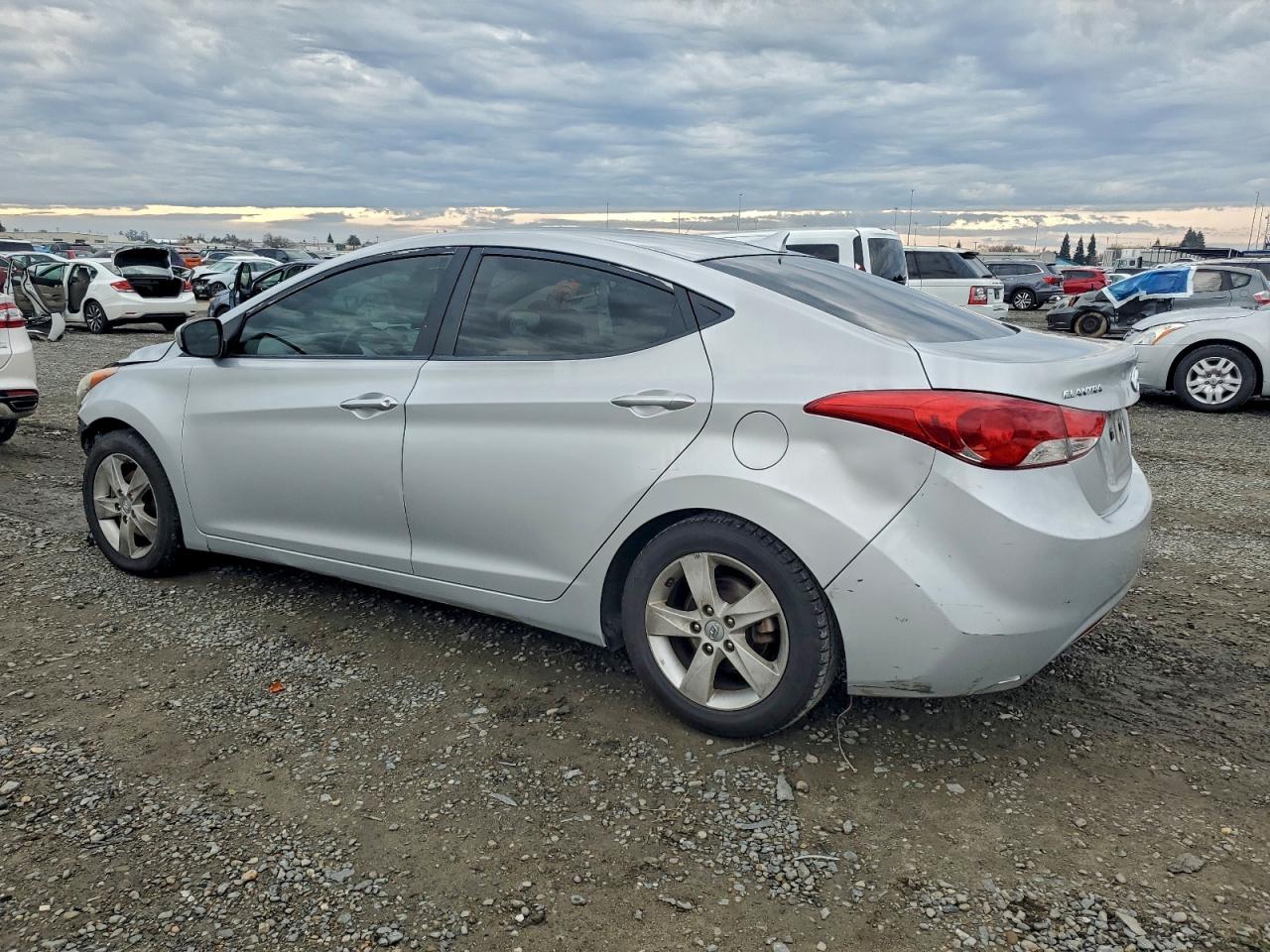 2013 HYUNDAI ELANTRA GLS photo 2
