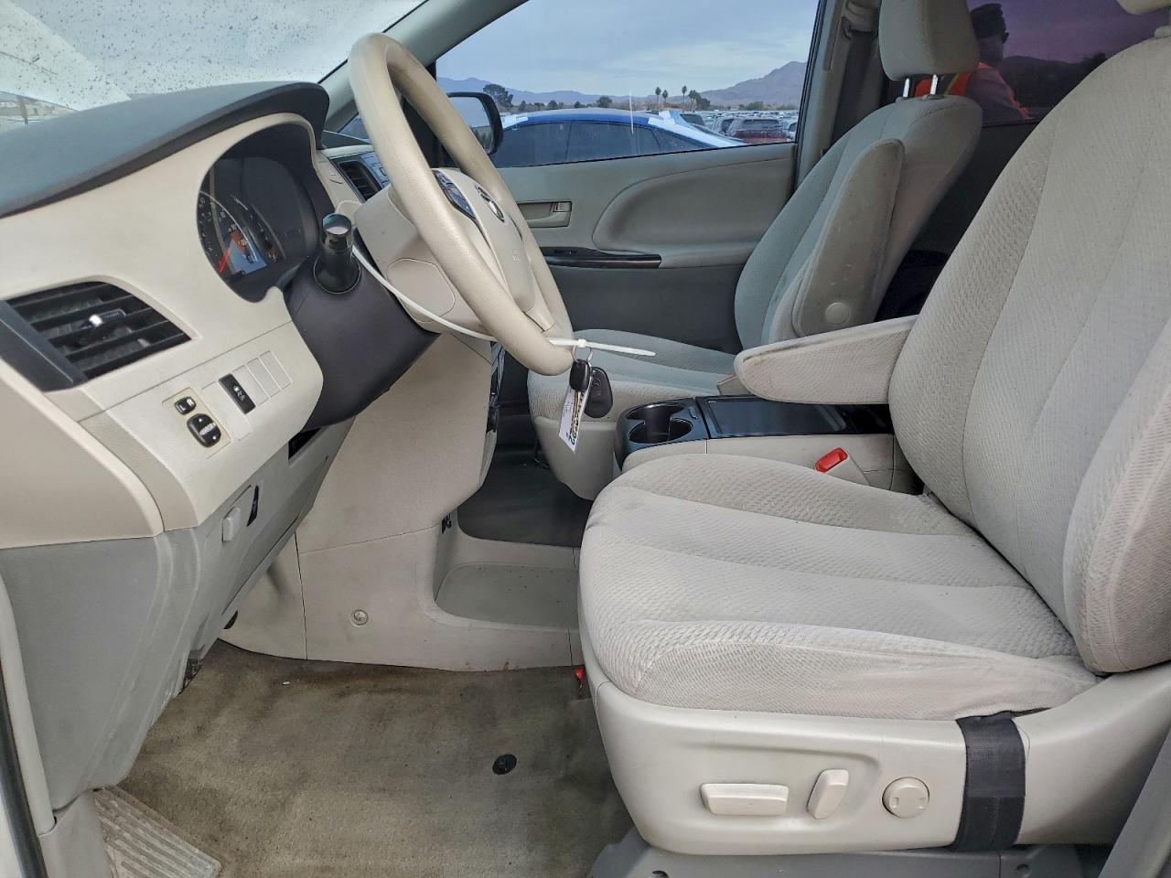 2013 TOYOTA SIENNA LE photo 13