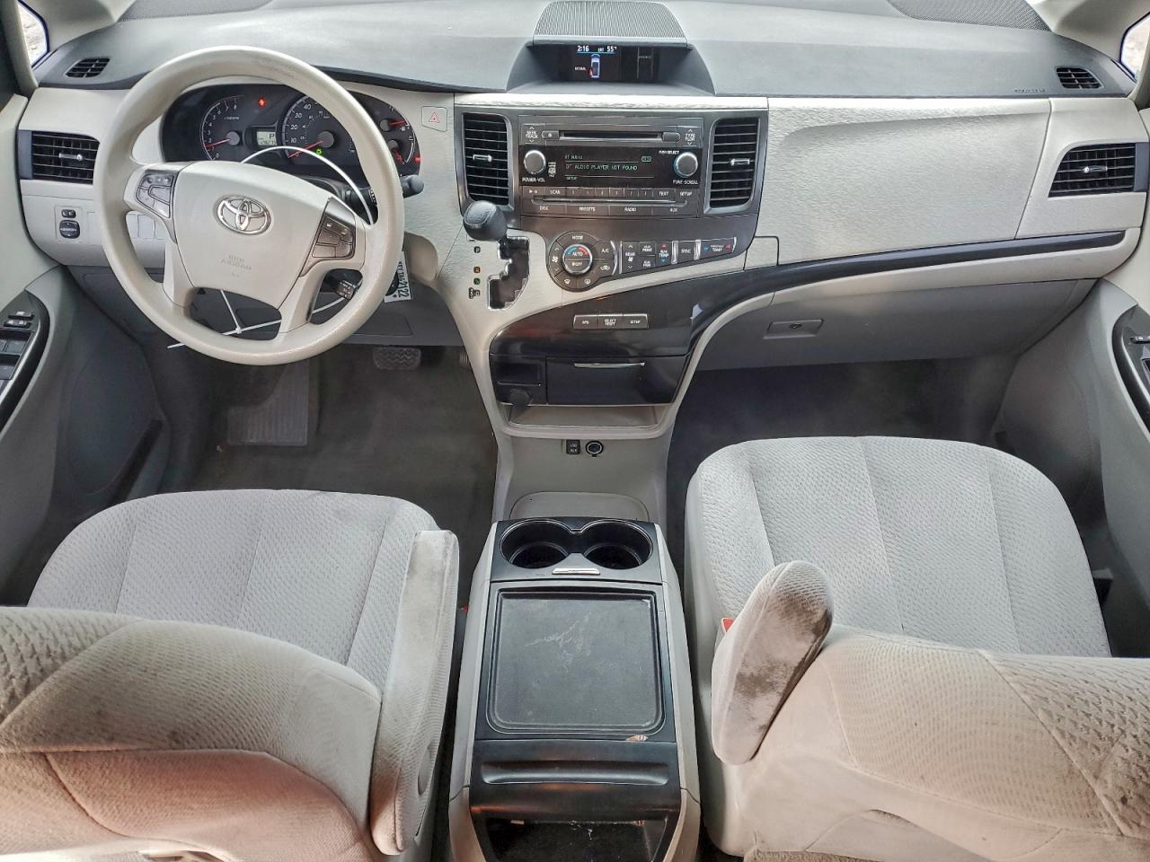 2013 TOYOTA SIENNA LE photo 15