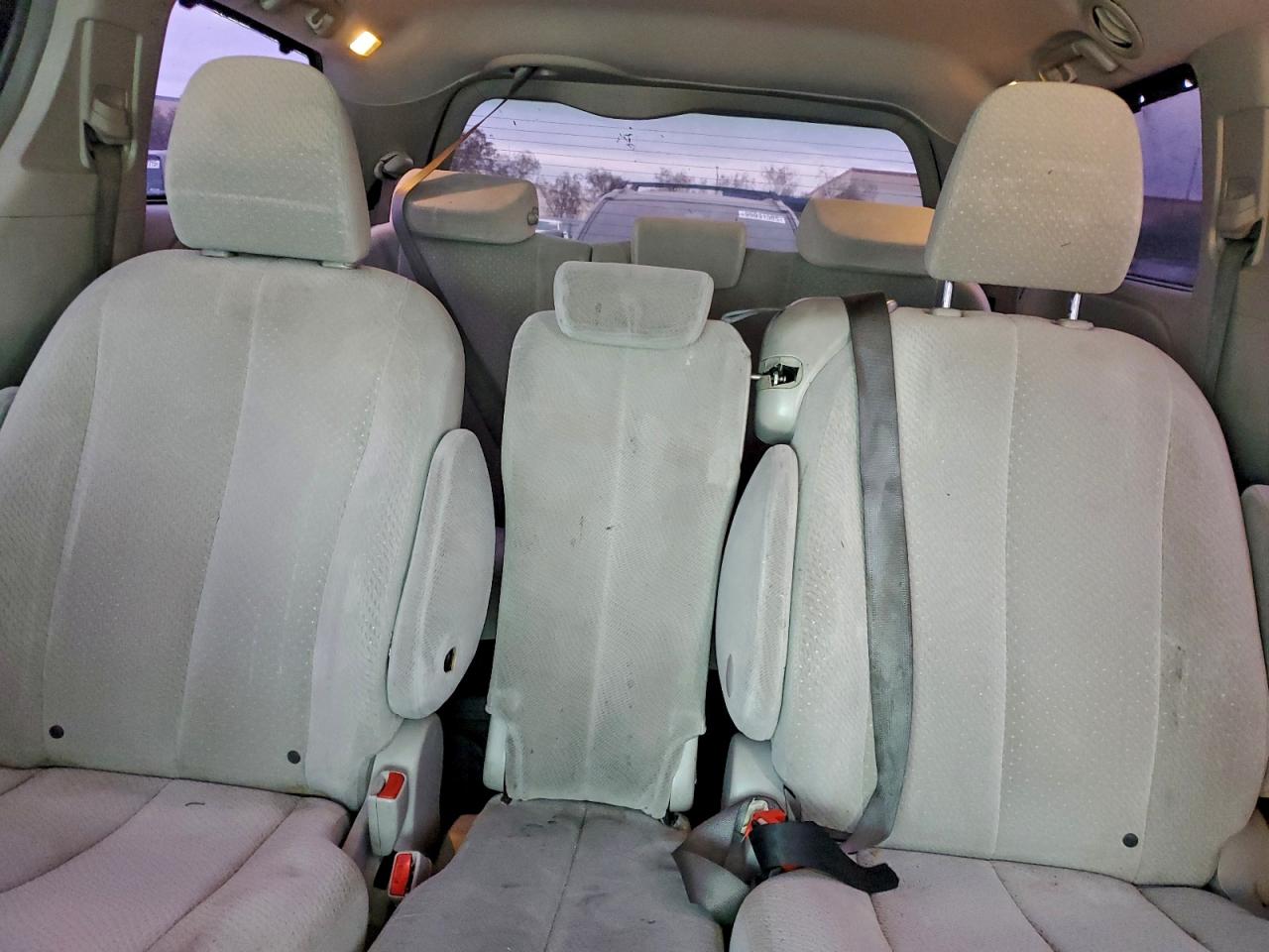 2013 TOYOTA SIENNA LE photo 19