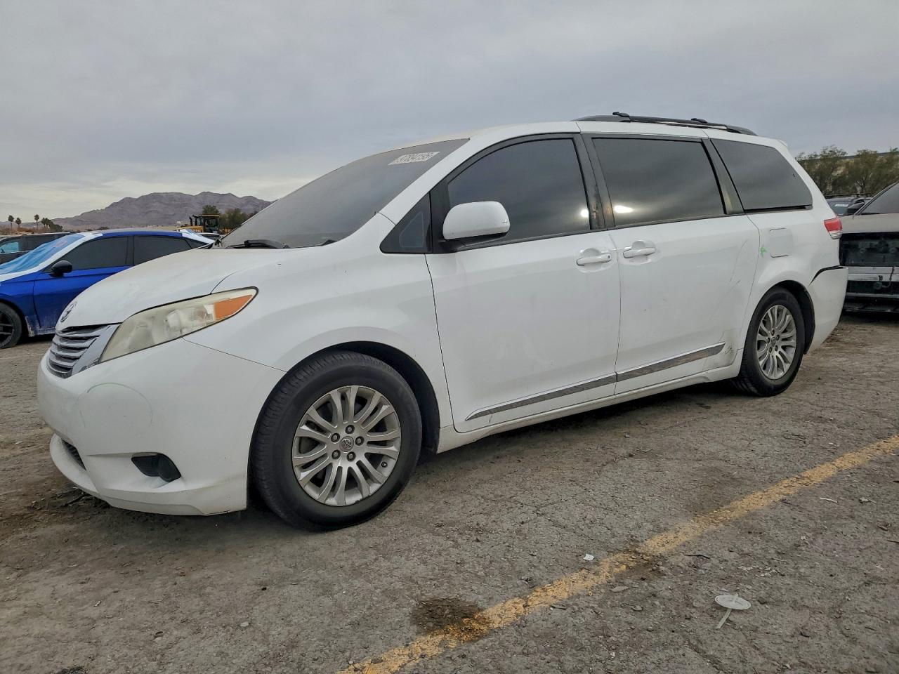 2013 TOYOTA SIENNA