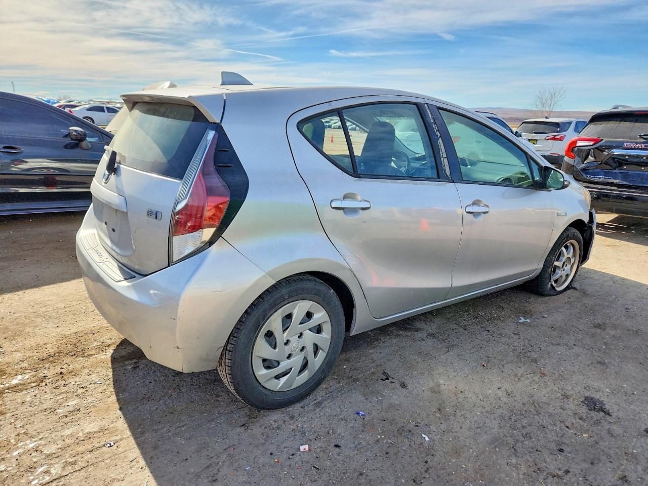 2016 TOYOTA PRIUS C photo 5