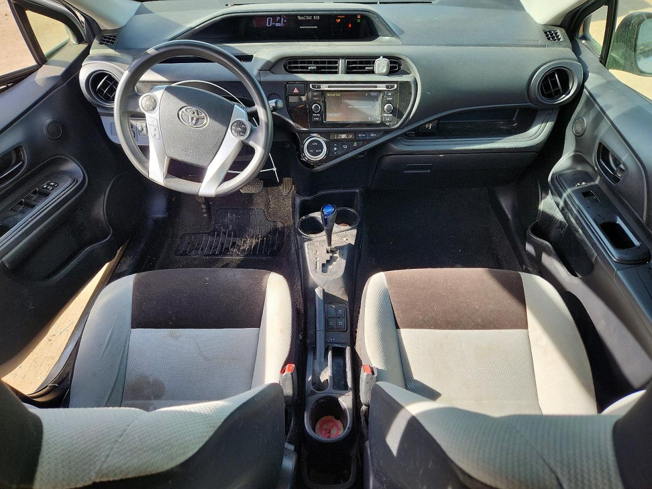 2016 TOYOTA PRIUS C photo 15