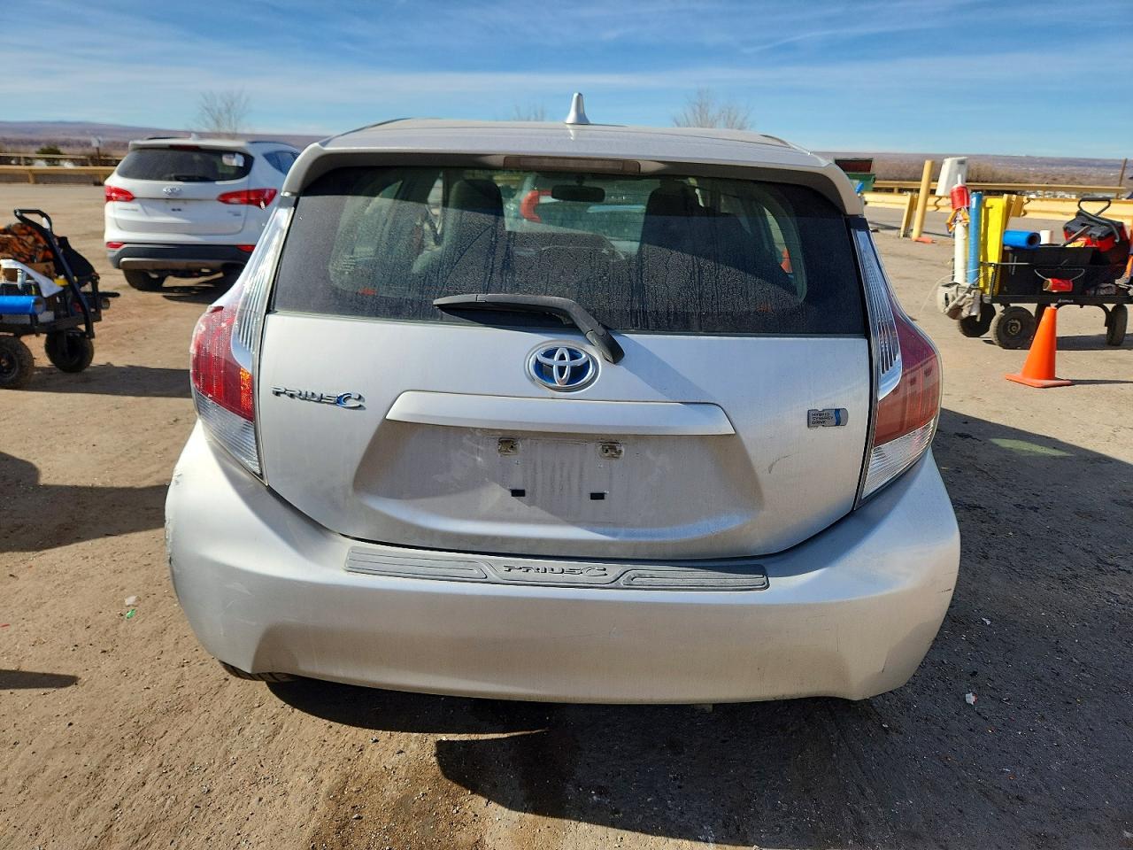 2016 TOYOTA PRIUS C photo 11