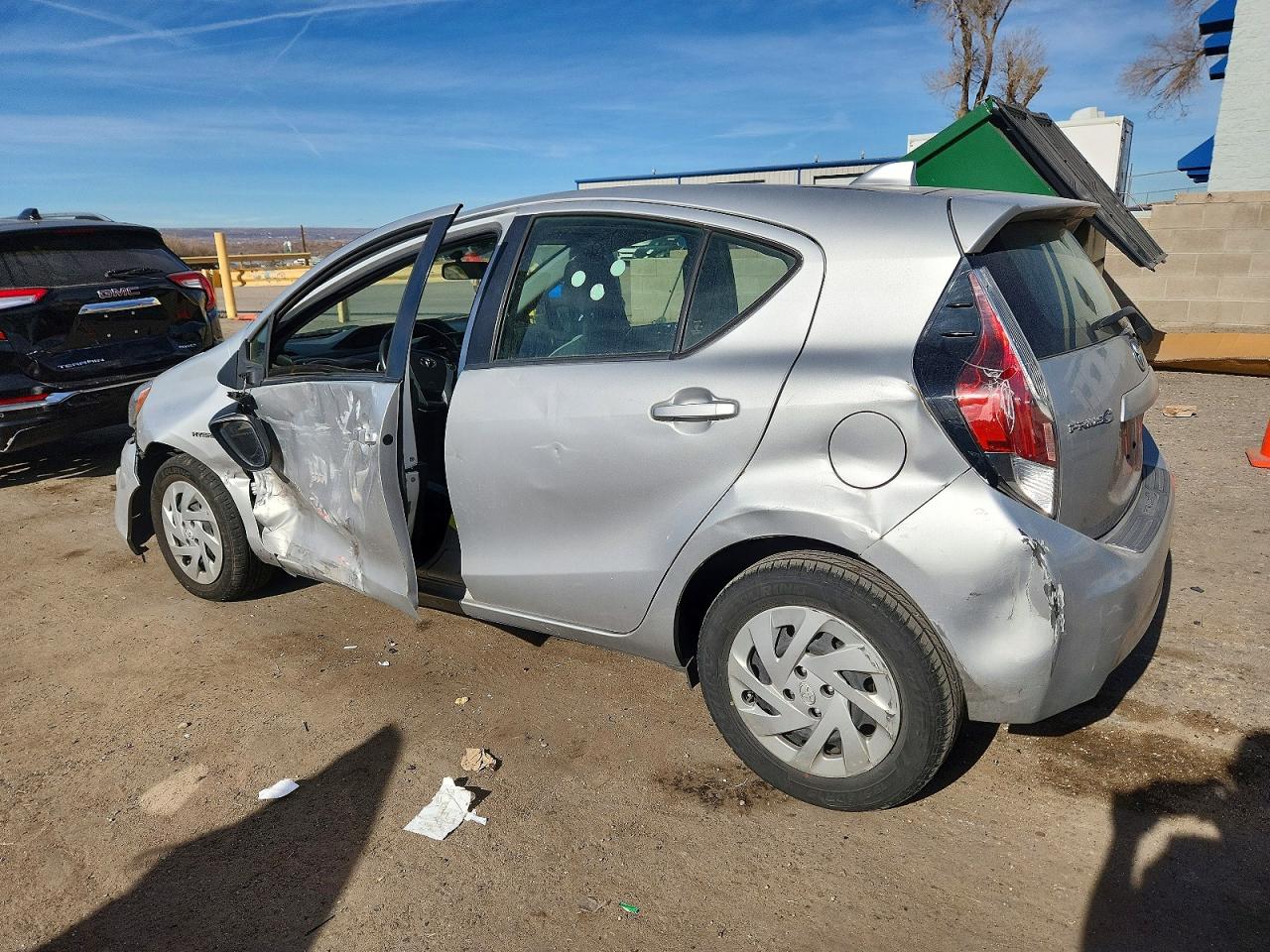 2016 TOYOTA PRIUS C photo 3