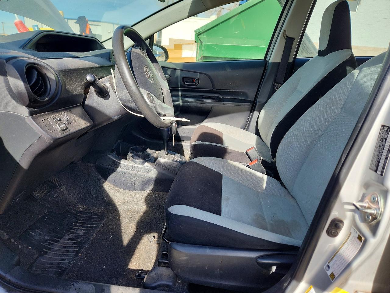 2016 TOYOTA PRIUS C photo 13