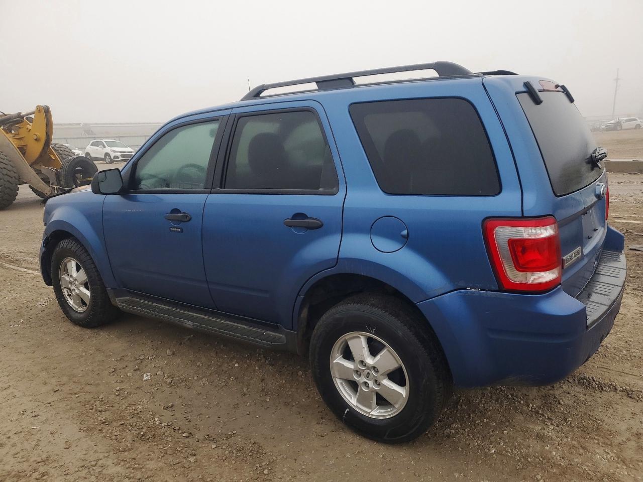 2010 FORD ESCAPE XLT photo 4