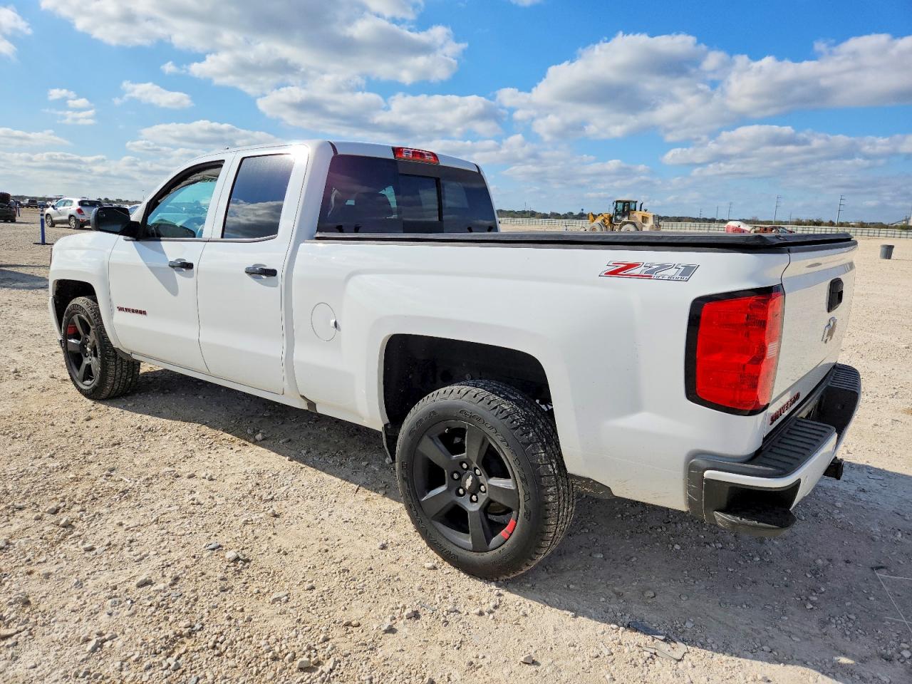 2017 CHEVROLET SILVERADO K1500 LT photo 3