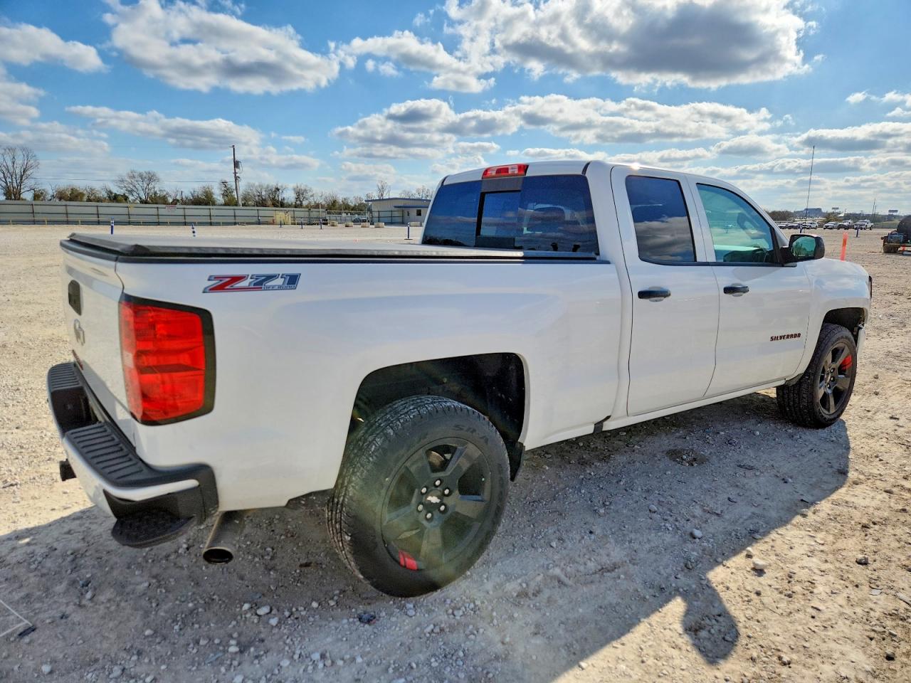 2017 CHEVROLET SILVERADO K1500 LT photo 5