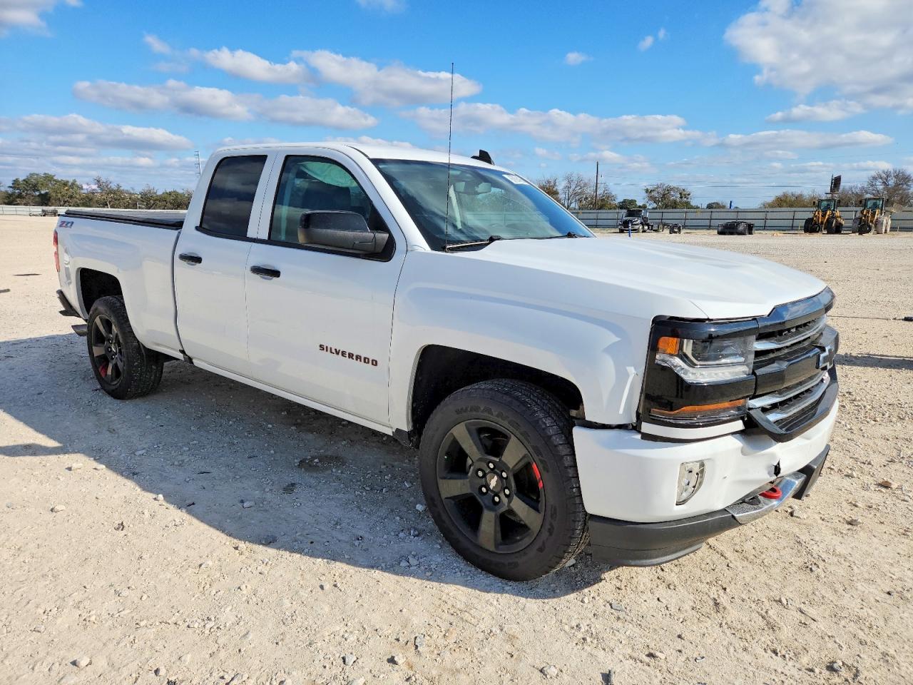 2017 CHEVROLET SILVERADO K1500 LT photo 7