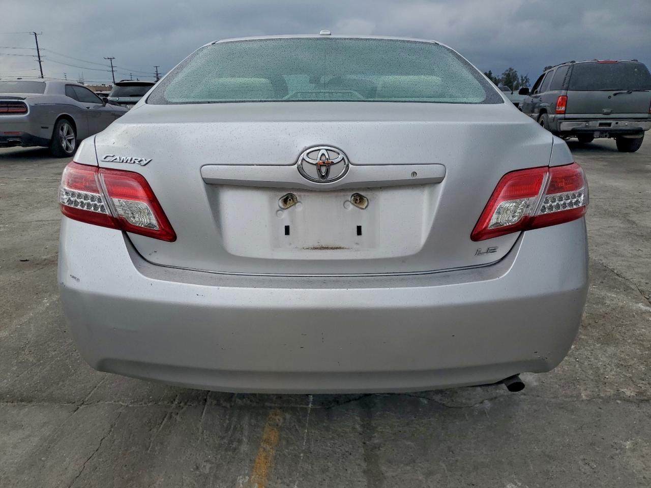 2011 TOYOTA CAMRY BASE photo 11
