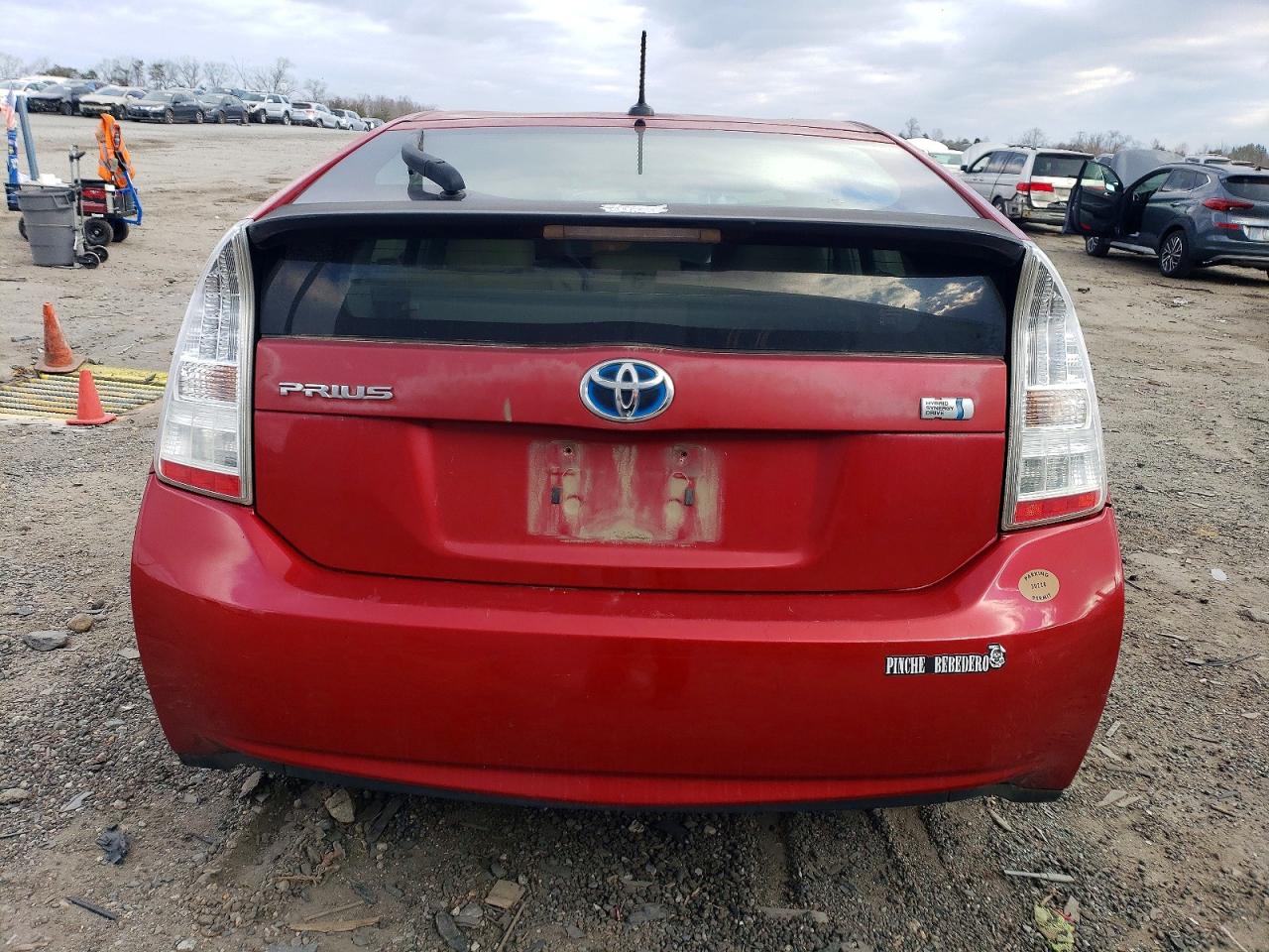 2010 TOYOTA PRIUS photo 6