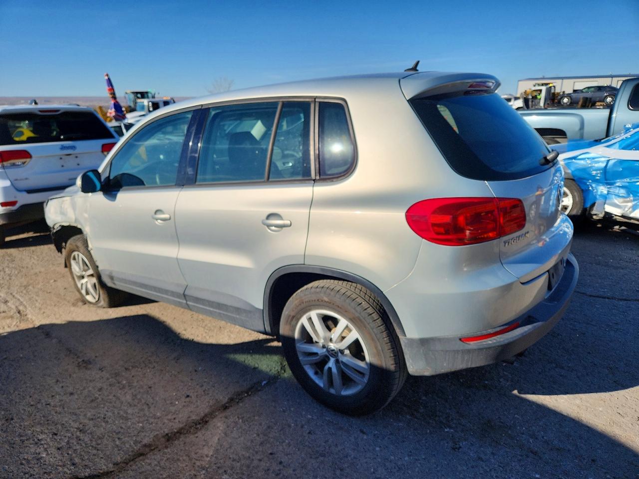 2012 VOLKSWAGEN TIGUAN S photo 2