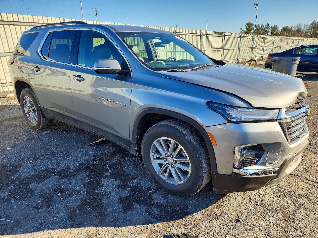2023 CHEVROLET TRAVERSE LT photo 4