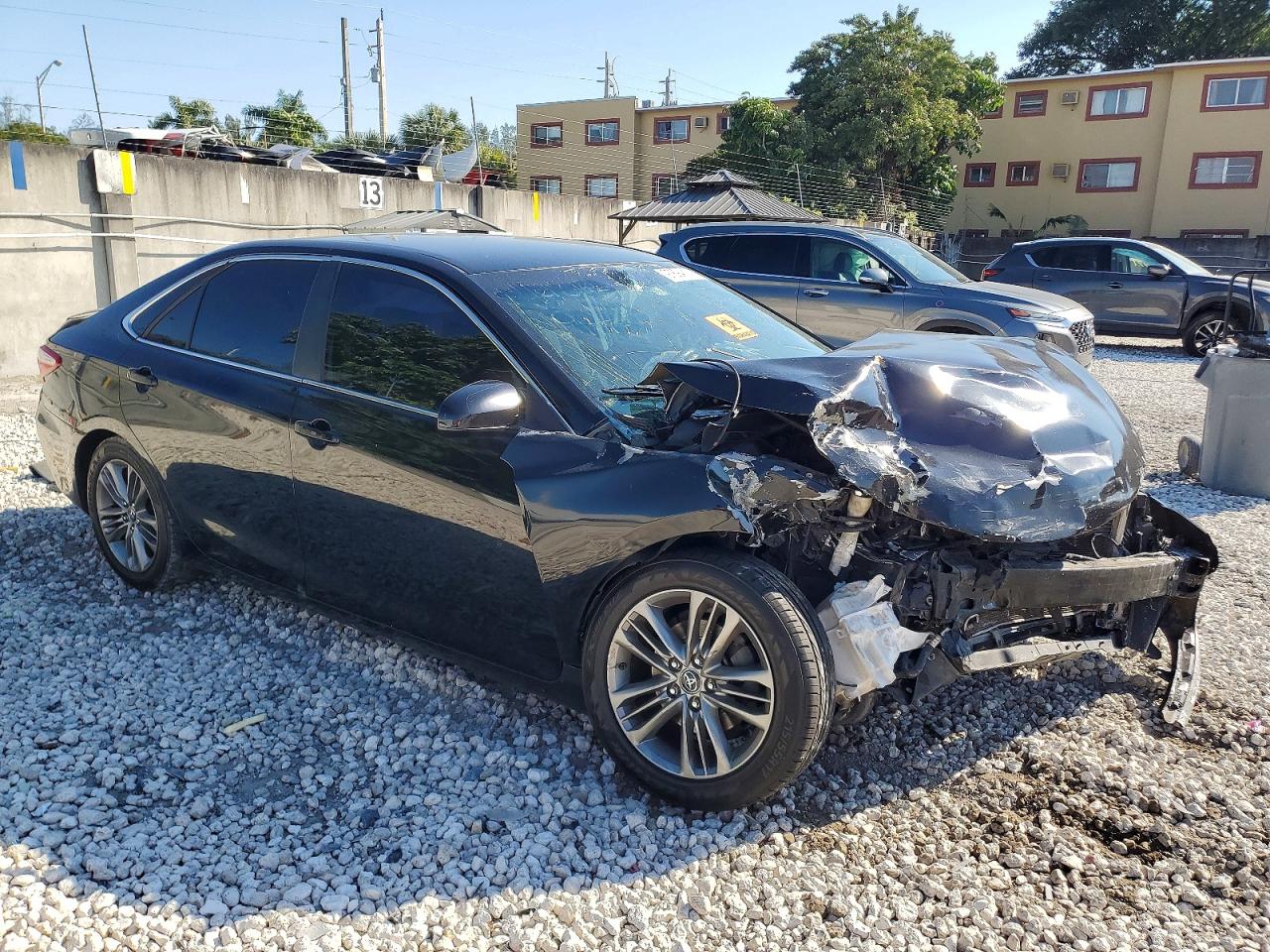 2017 TOYOTA CAMRY LE photo 4