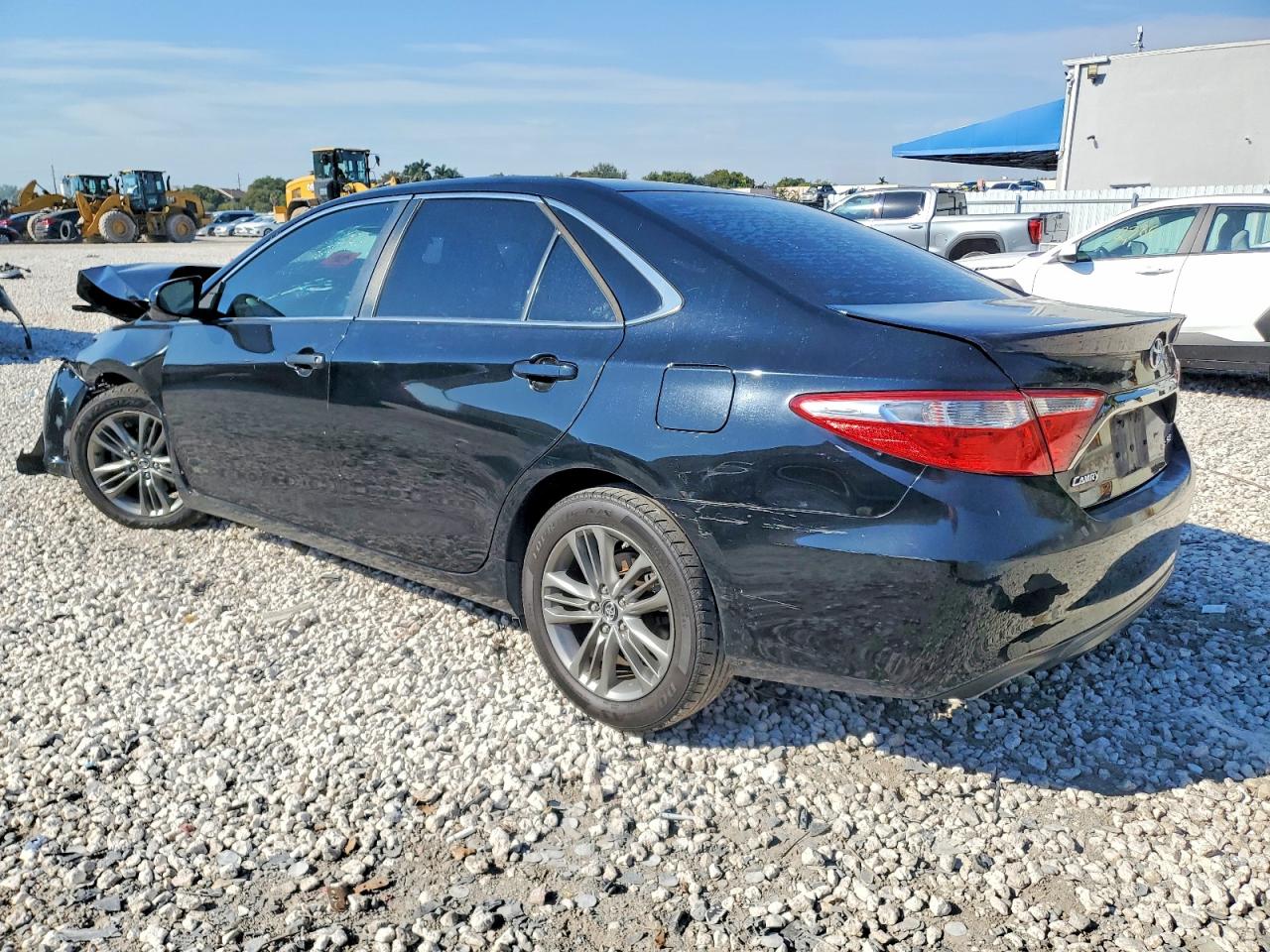 2017 TOYOTA CAMRY LE photo 2