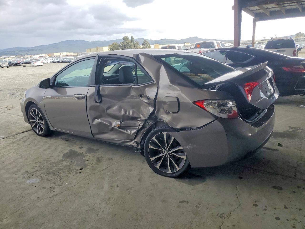 2019 TOYOTA COROLLA L photo 3