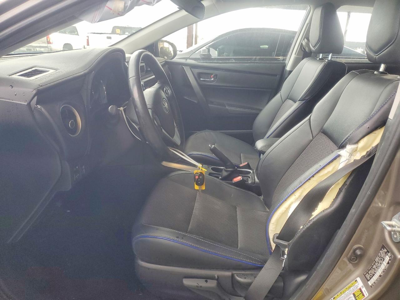 2019 TOYOTA COROLLA L photo 13