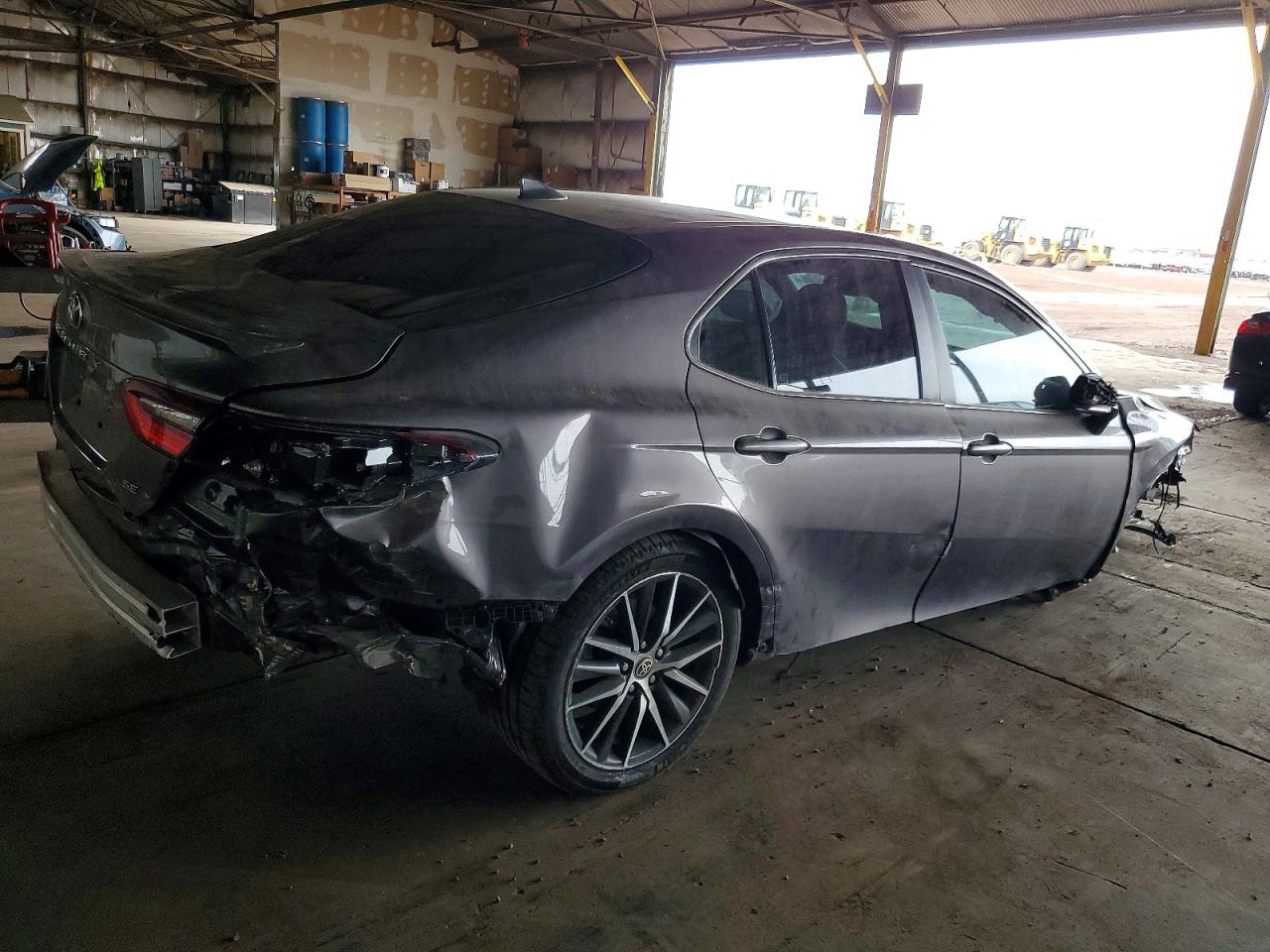 2022 TOYOTA CAMRY SE photo 3