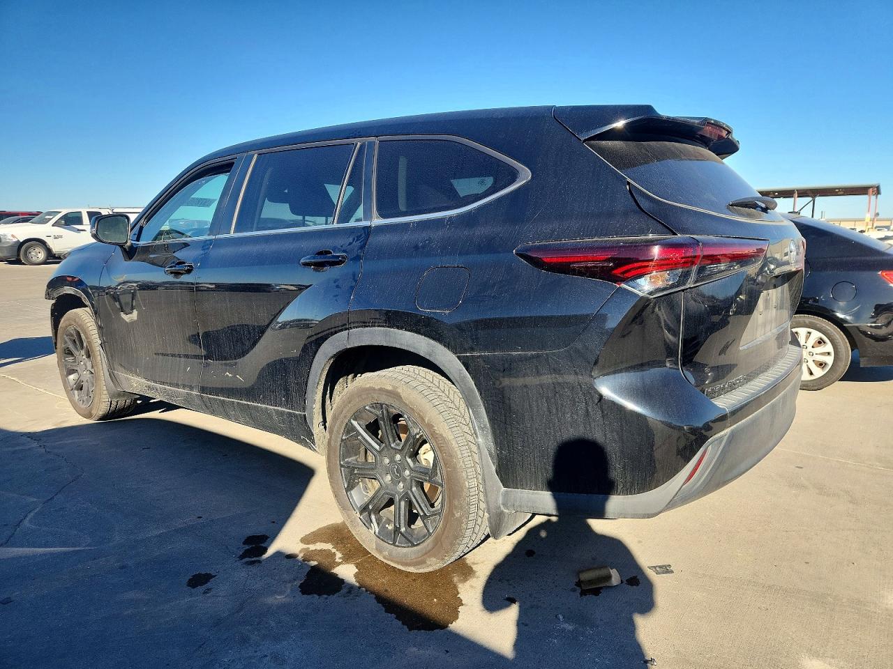 2024 TOYOTA HIGHLANDER LE photo 3