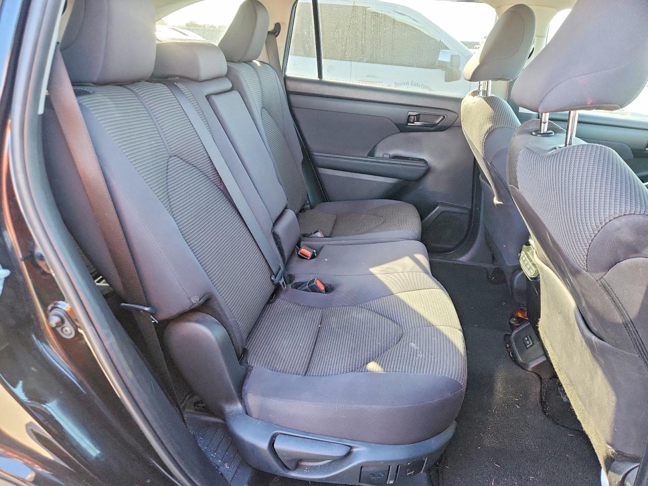 2024 TOYOTA HIGHLANDER LE photo 19