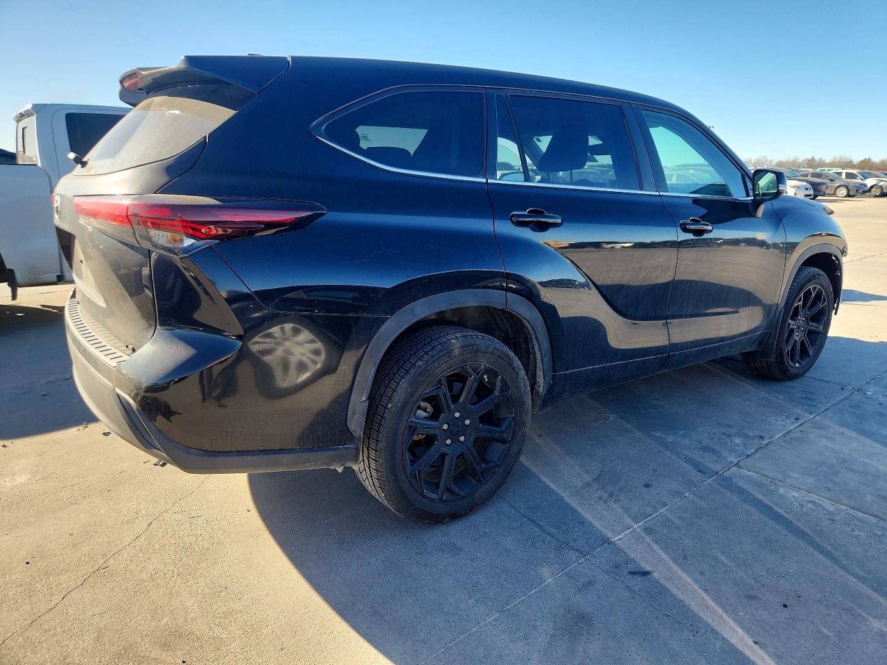 2024 TOYOTA HIGHLANDER LE photo 5