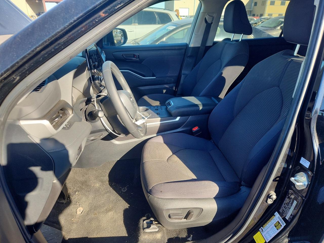 2024 TOYOTA HIGHLANDER LE photo 13