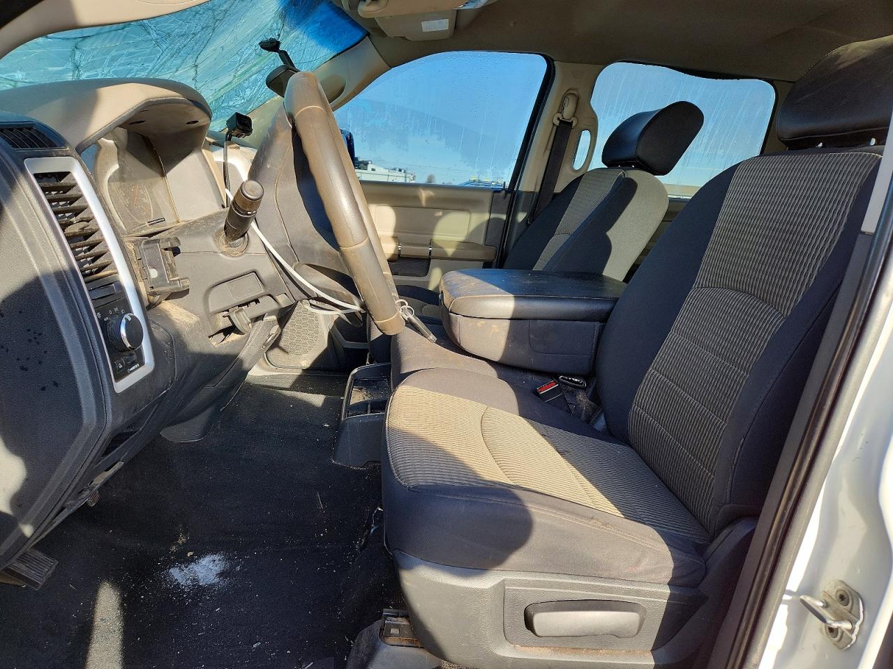 2011 DODGE RAM 1500 photo 13