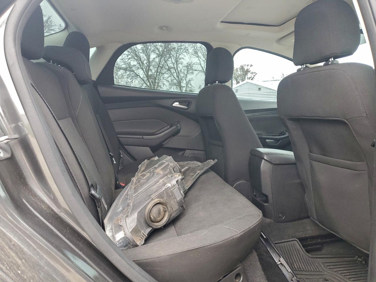 2015 FORD FOCUS SE photo 19