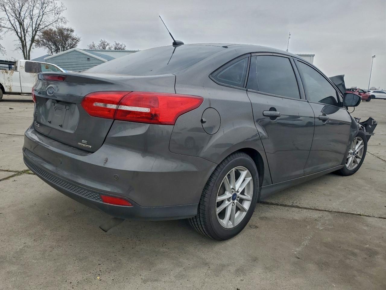 2015 FORD FOCUS SE photo 5