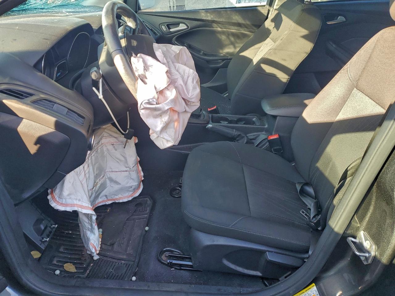 2015 FORD FOCUS SE photo 13