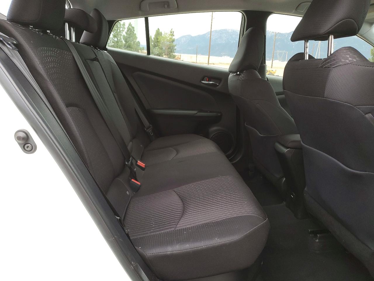 2018 TOYOTA PRIUS photo 19