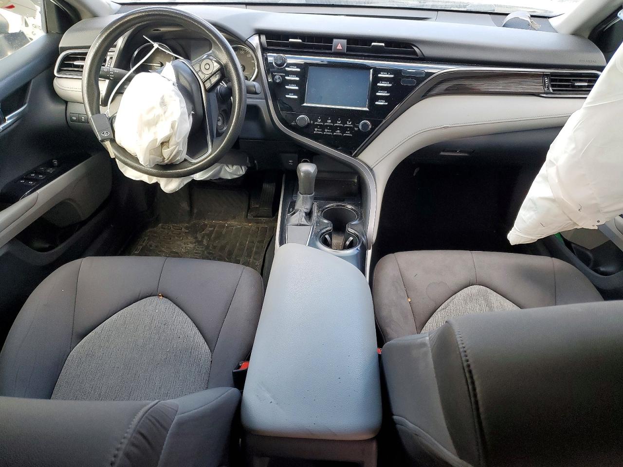 2019 TOYOTA CAMRY L photo 22