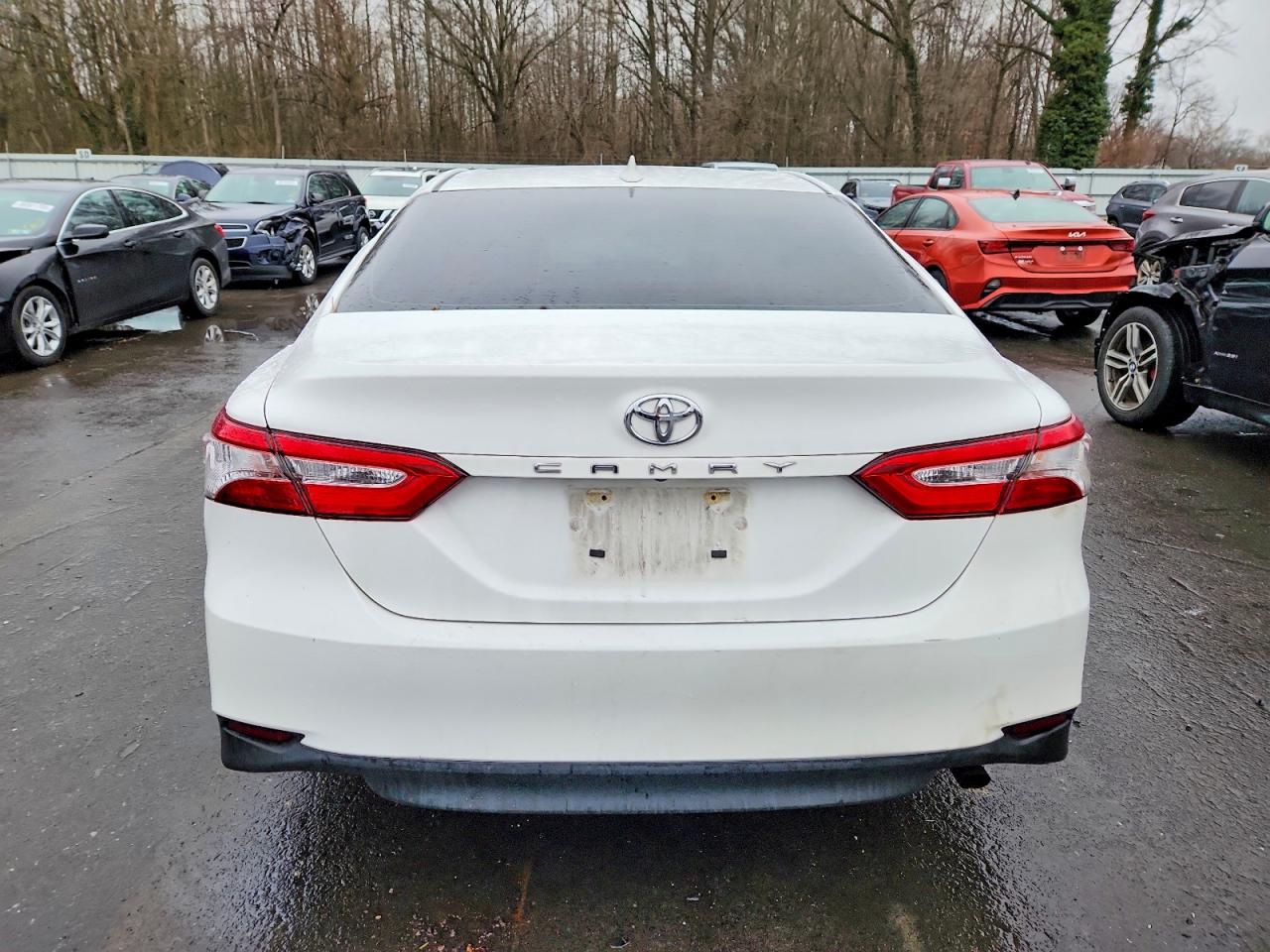 2019 TOYOTA CAMRY L photo 16