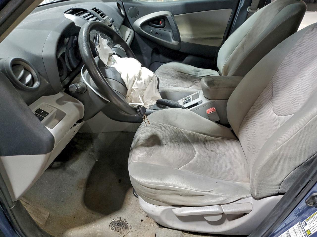 2011 TOYOTA RAV4 photo 13
