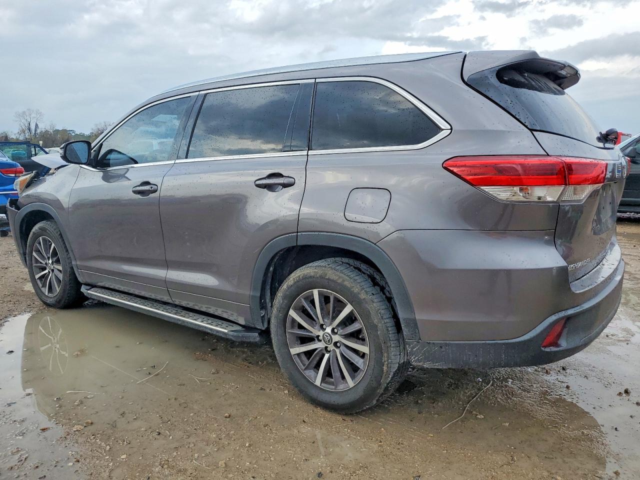 2018 TOYOTA HIGHLANDER photo 2